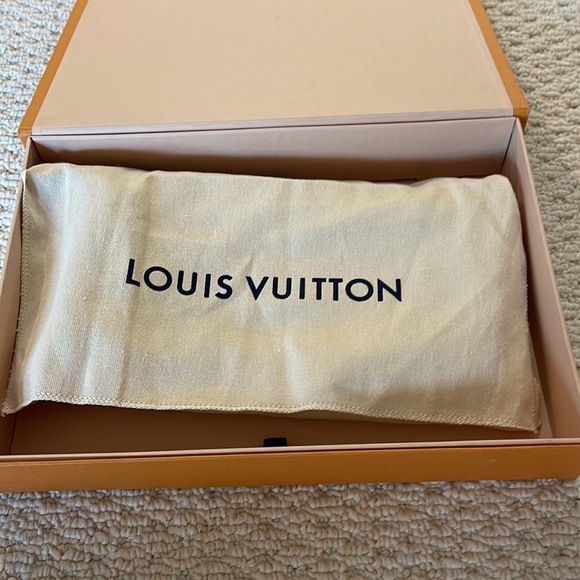 Louis Vuitton Felicie Pouchette Cluch/Crossbody with matching insert - Picture 5 of 5